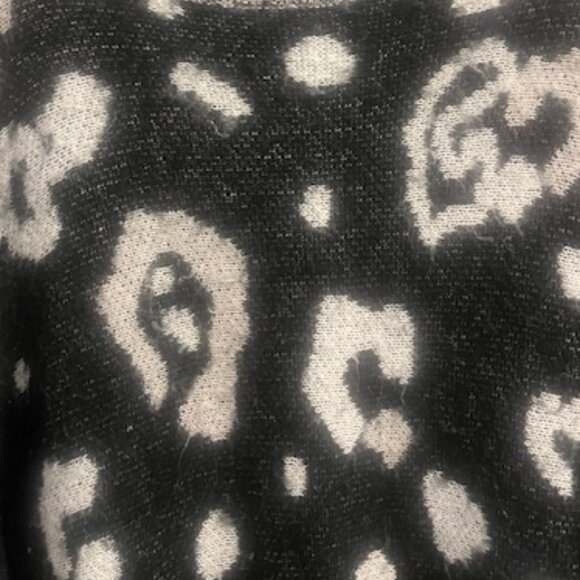 Oversized Sweater - Picture 4 of 9